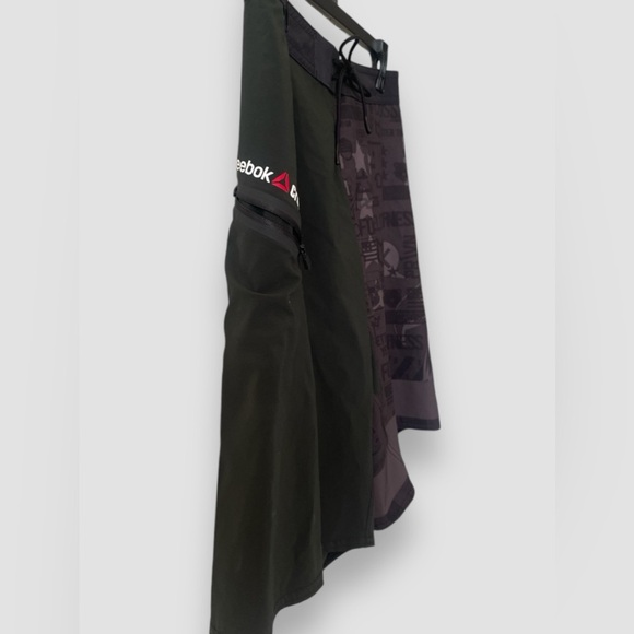 REEBOK CrossFit Shorts Mens Size 30 Board Shorts Black Hero Star & Stripes EUC - Picture 5 of 9